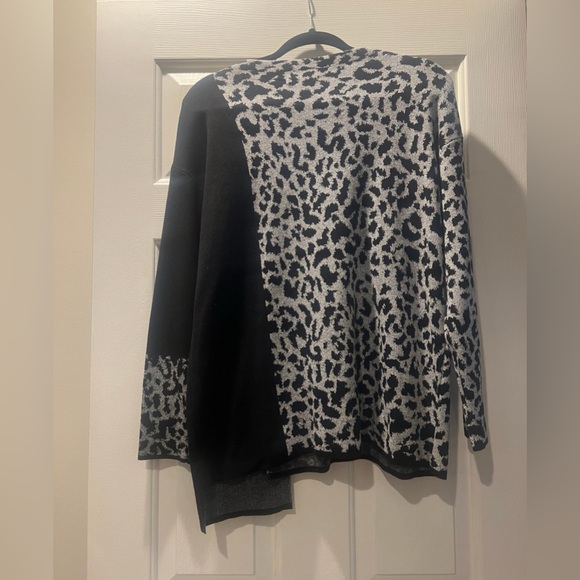 Nic+Zoe Black Animal Print Sweater NWT Medium - Picture 2 of 3